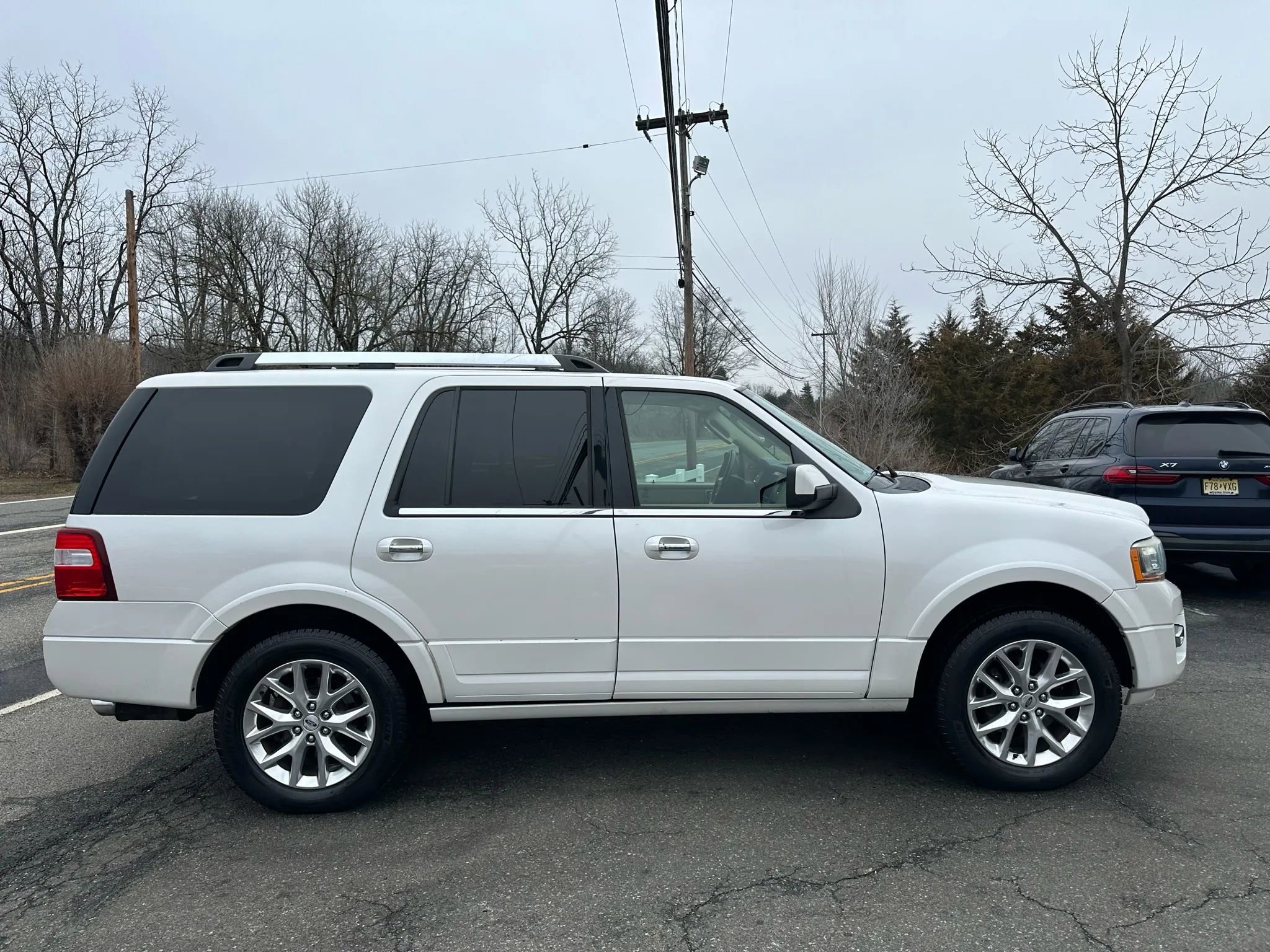 Used 2016 Ford Expedition Limited w/ Equipment Group 301A AWD/4WD image 8
