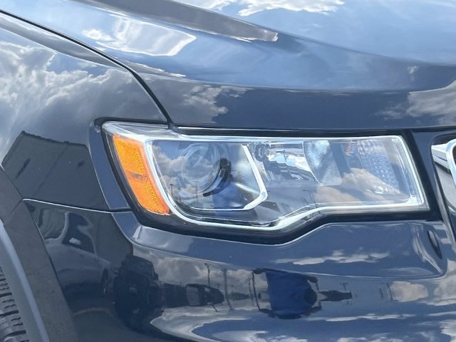 Used 2021 Jeep Grand Cherokee Laredo w/ Security & Convenience Group AWD/4WD image 9