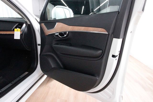 Certified 2025 Volvo XC90 B6 Plus w/ Protection Package Premier image 23