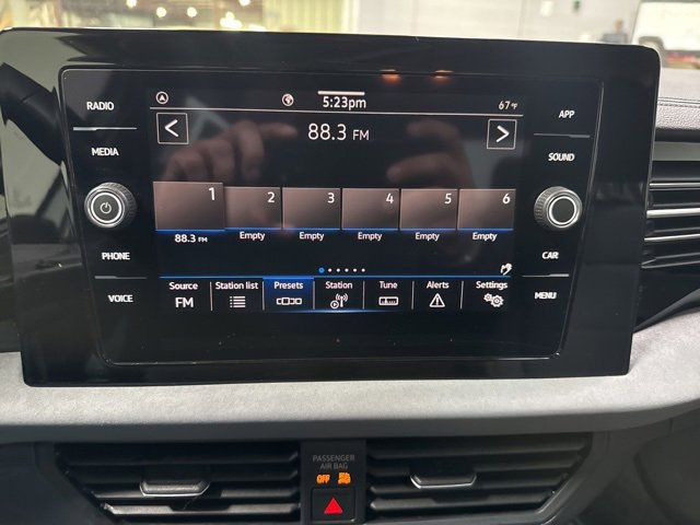 Used 2025 Volkswagen Jetta SE w/ Black Wheel Package image 18