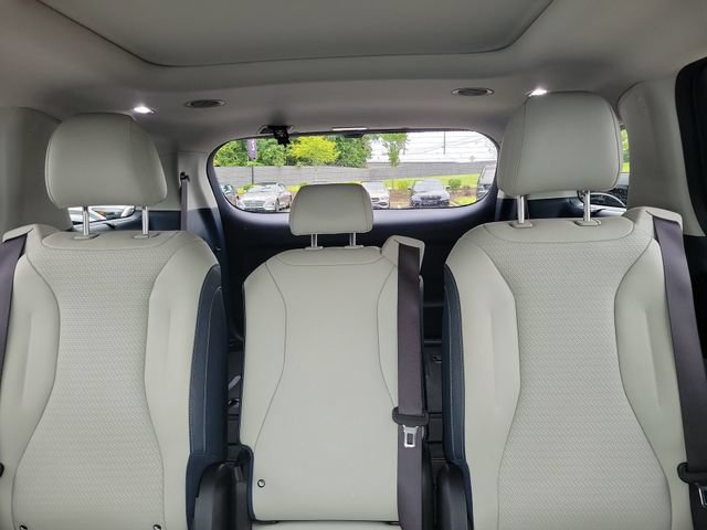 Certified 2025 Kia Carnival SX Prestige FWD image 12