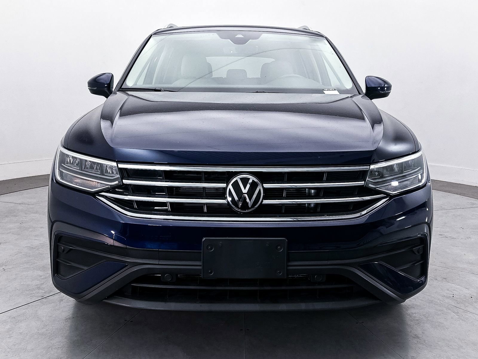 Used 2022 Volkswagen Tiguan SE w/ Panoramic Sunroof Package AWD/4WD image 12