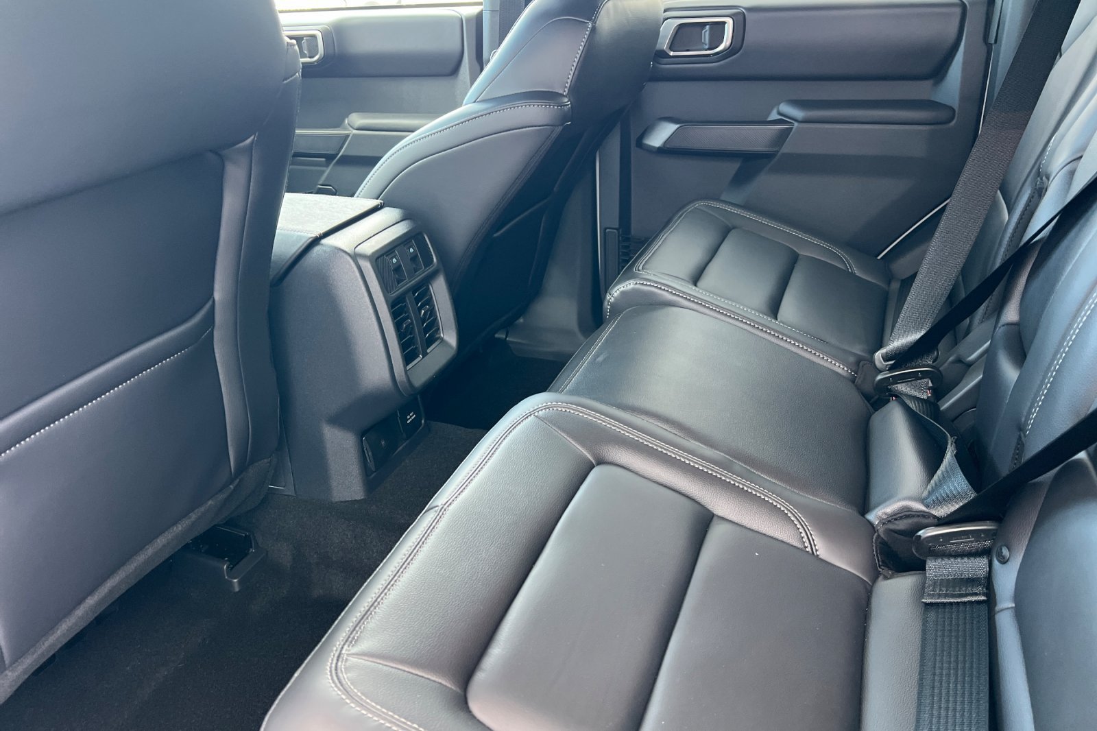 New 2026 Ford Bronco Outer Banks w/ Sasquatch Package AWD/4WD image 10