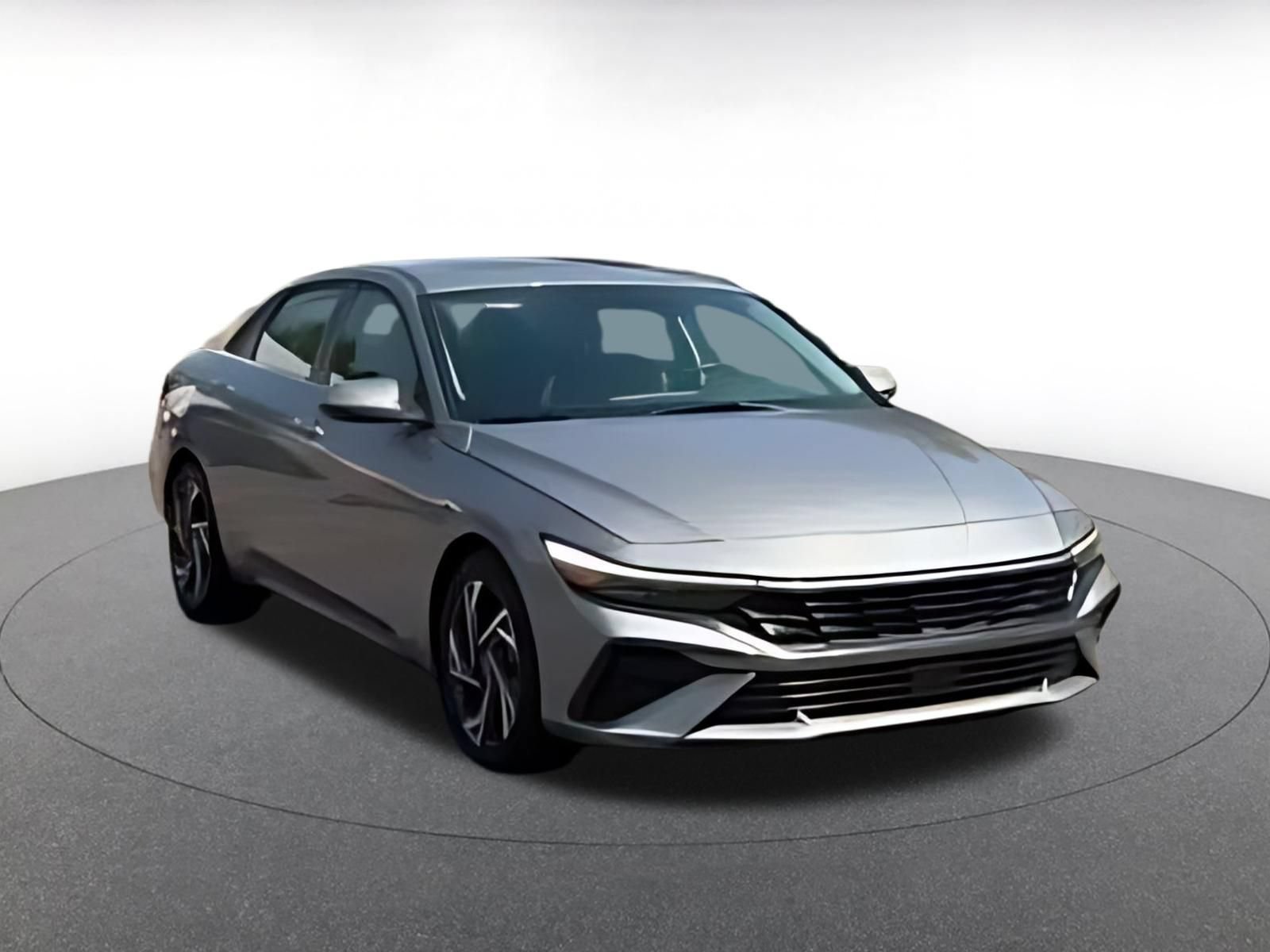 Used 2025 Hyundai Elantra Limited FWD image 12