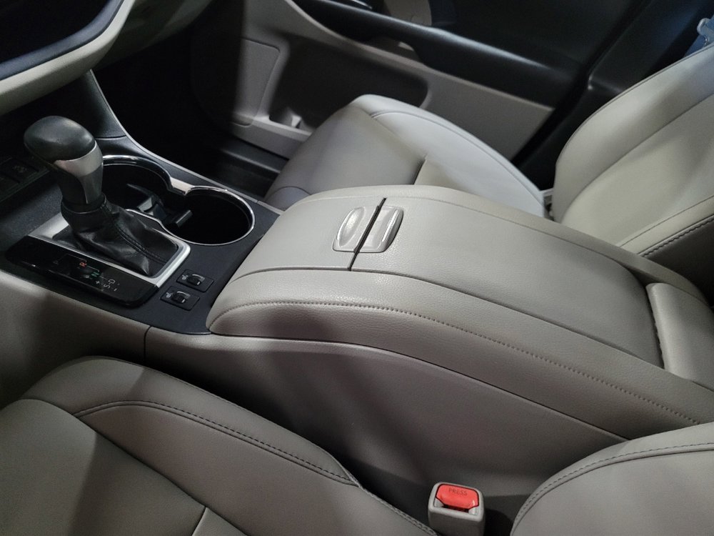 Used 2019 Toyota Highlander XLE image 26