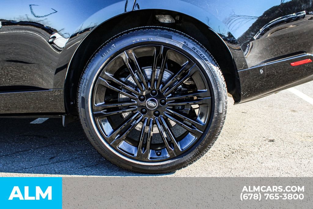 Used 2025 Land Rover Range Rover Autobiography image 11