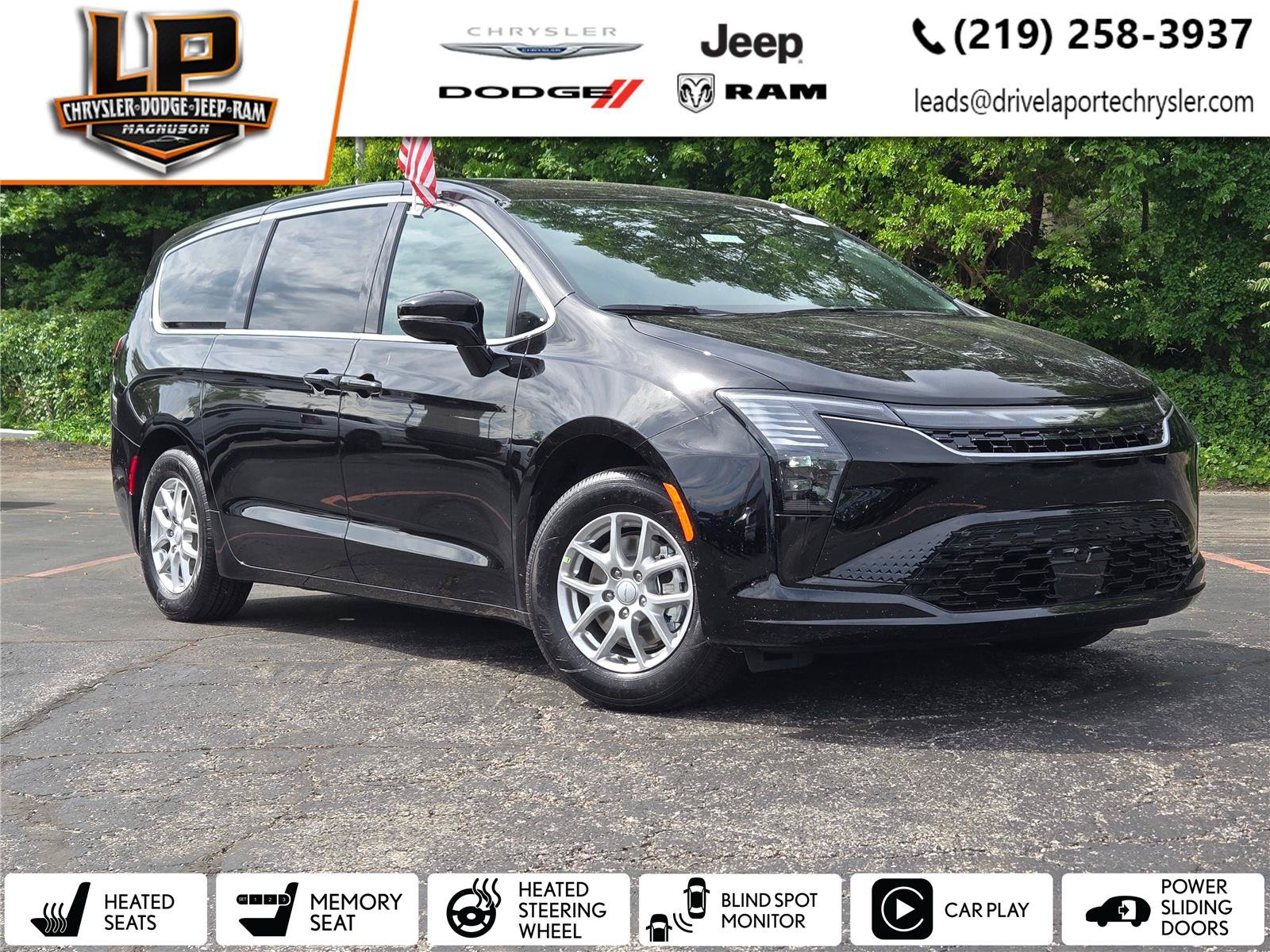 New 2027 Chrysler Pacifica Select FWD image 1