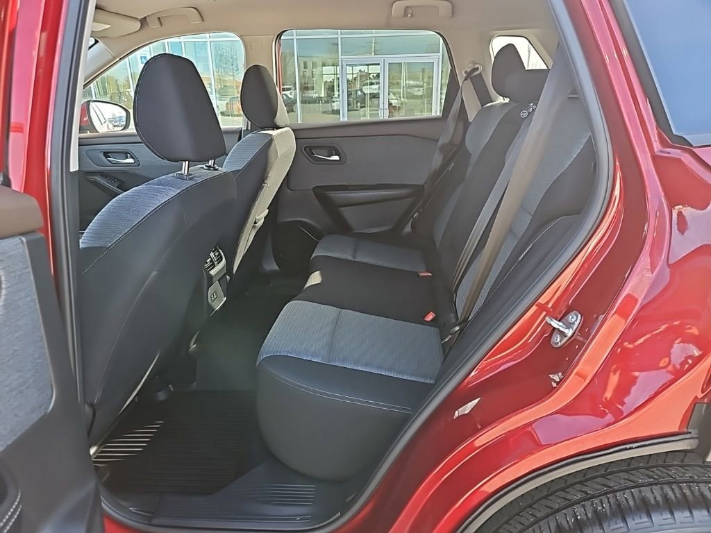 Used 2023 Nissan Rogue SV image 27