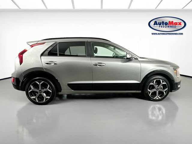 Used 2023 Kia Niro EX Touring FWD image 10