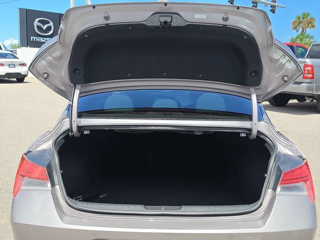 Used 2023 Hyundai Elantra Limited FWD image 7