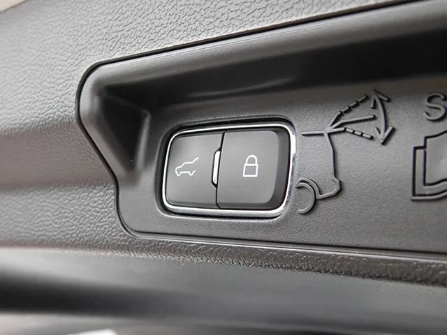 Used 2023 Ford Explorer XLT AWD/4WD image 11