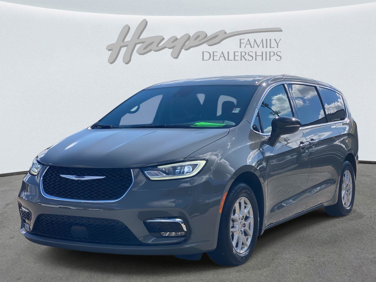 Certified 2025 Chrysler Pacifica Select FWD image 10