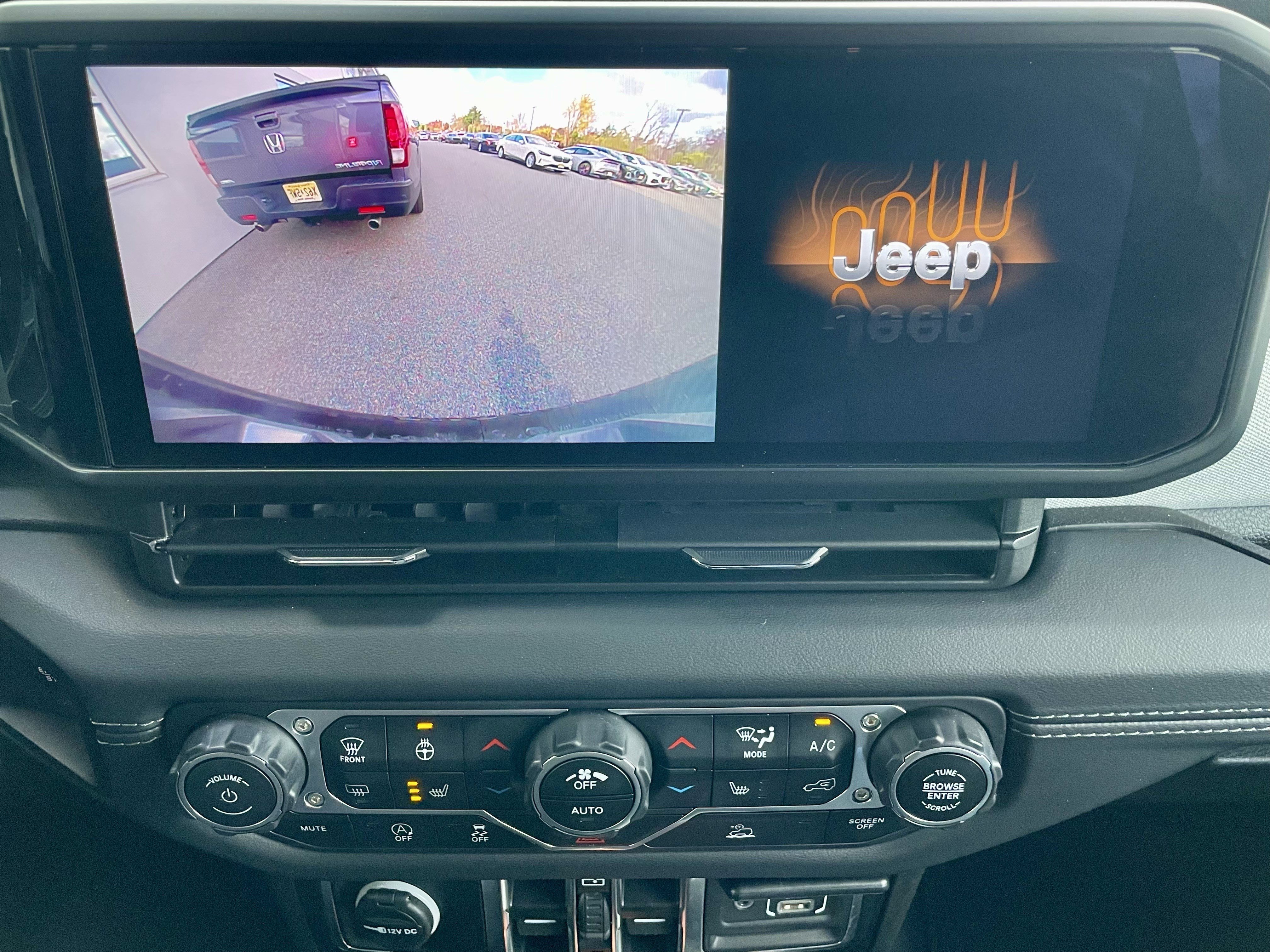 Used 2024 Jeep Wrangler Sahara image 26