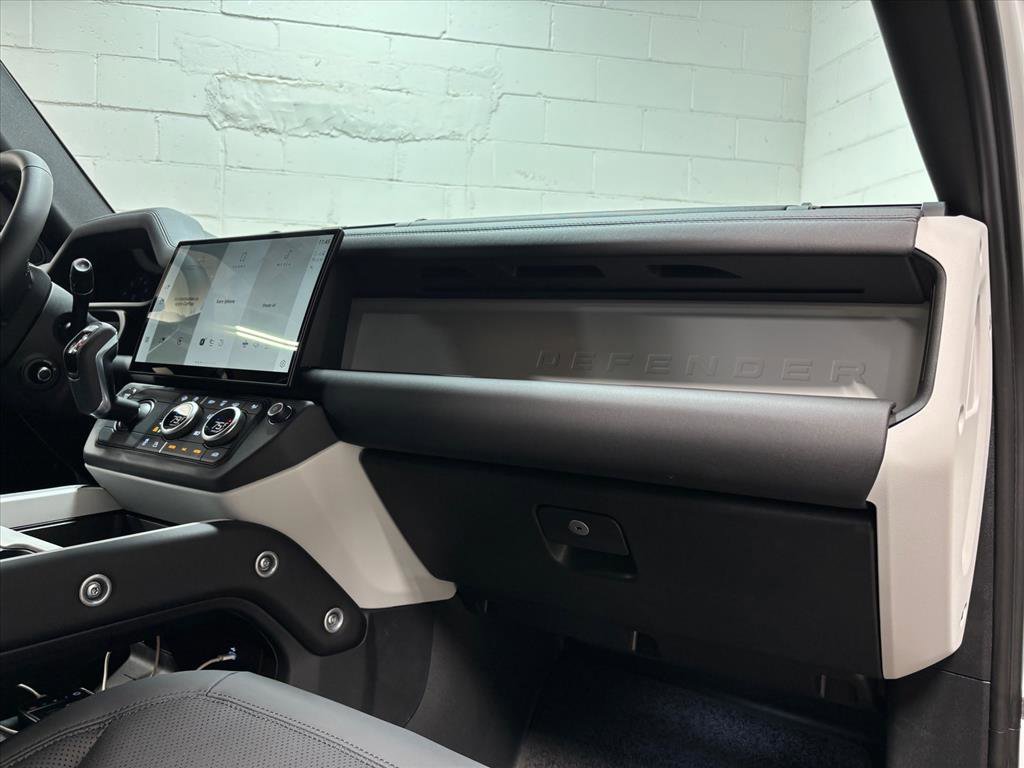 Used 2026 Land Rover Defender 110 X-Dynamic SE image 30