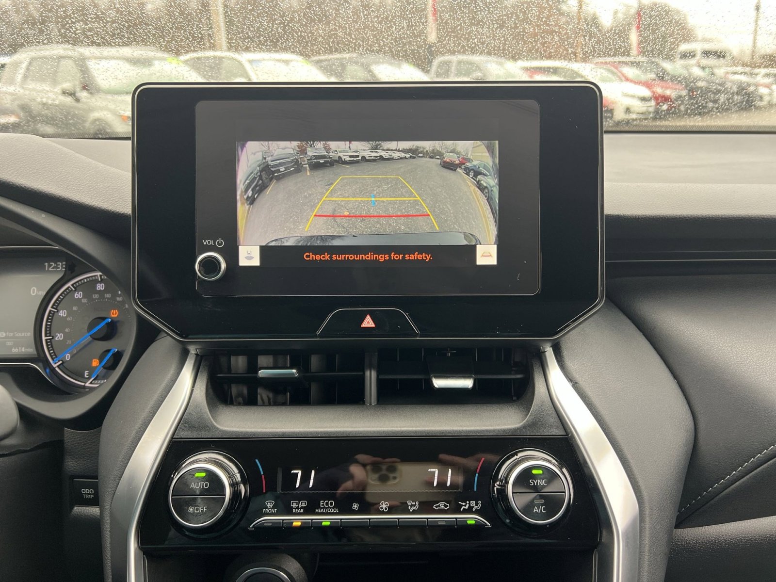 Used 2023 Toyota Venza LE image 19