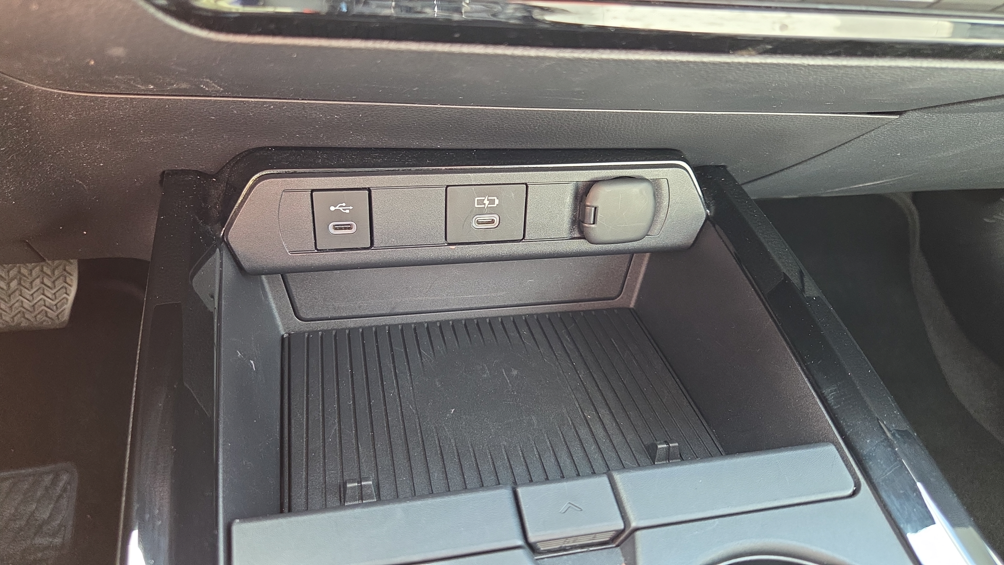 Certified 2023 Toyota Prius XLE FWD image 27