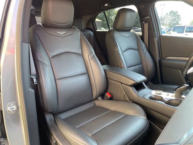 Used 2025 Cadillac XT4 Premium Luxury image 3