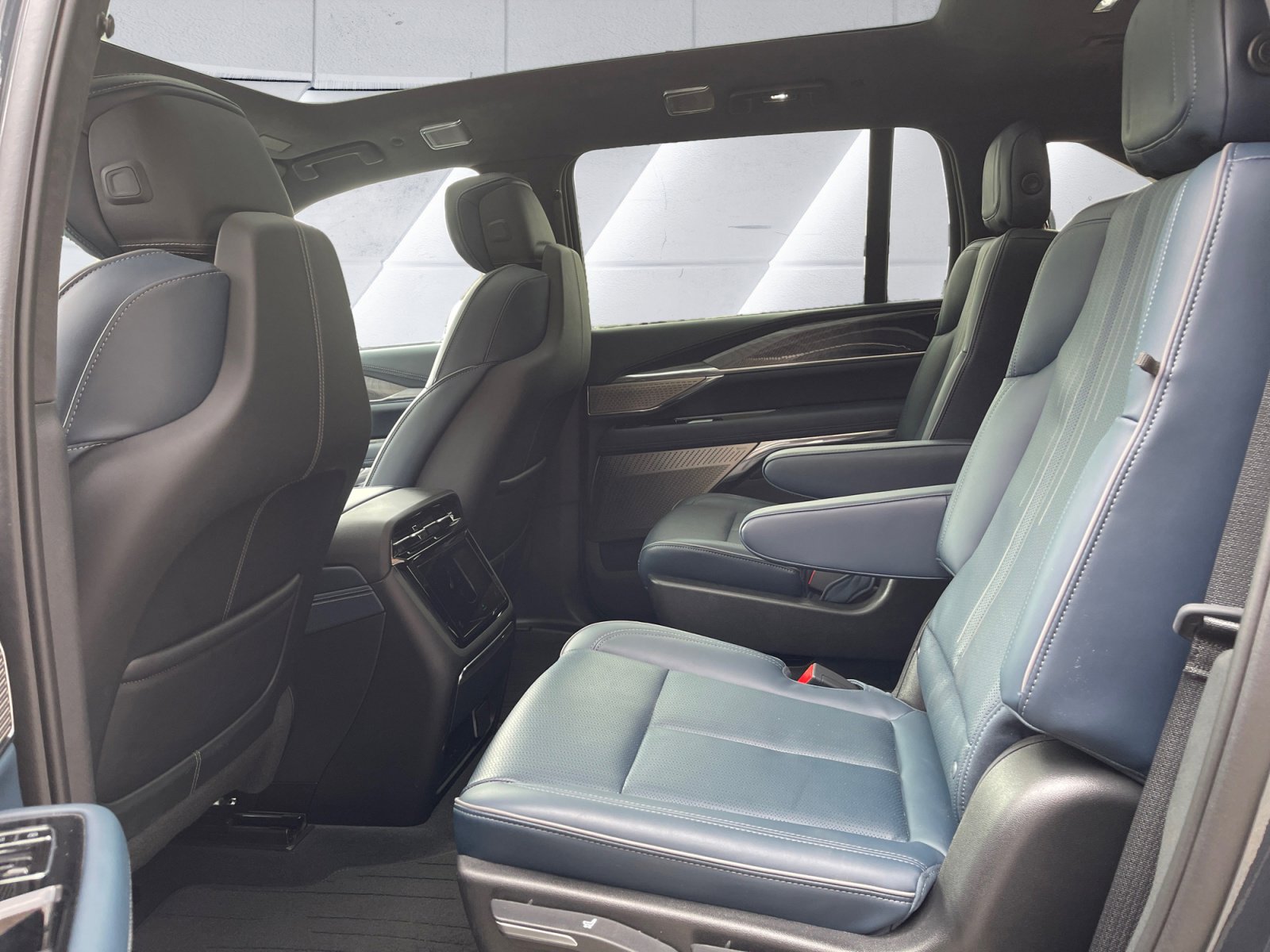 Certified 2025 Cadillac Escalade IQ Luxury 2 w/ LPO, Premium Carpet Package image 14