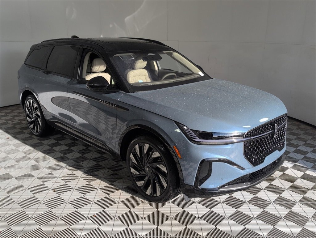 New 2025 Lincoln Nautilus Reserve image 2