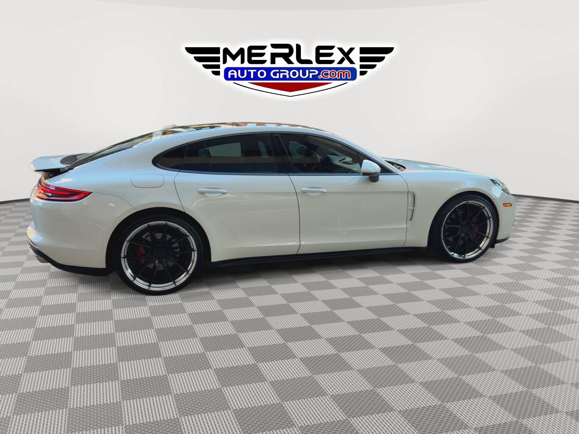 Used 2018 Porsche Panamera RWD image 8