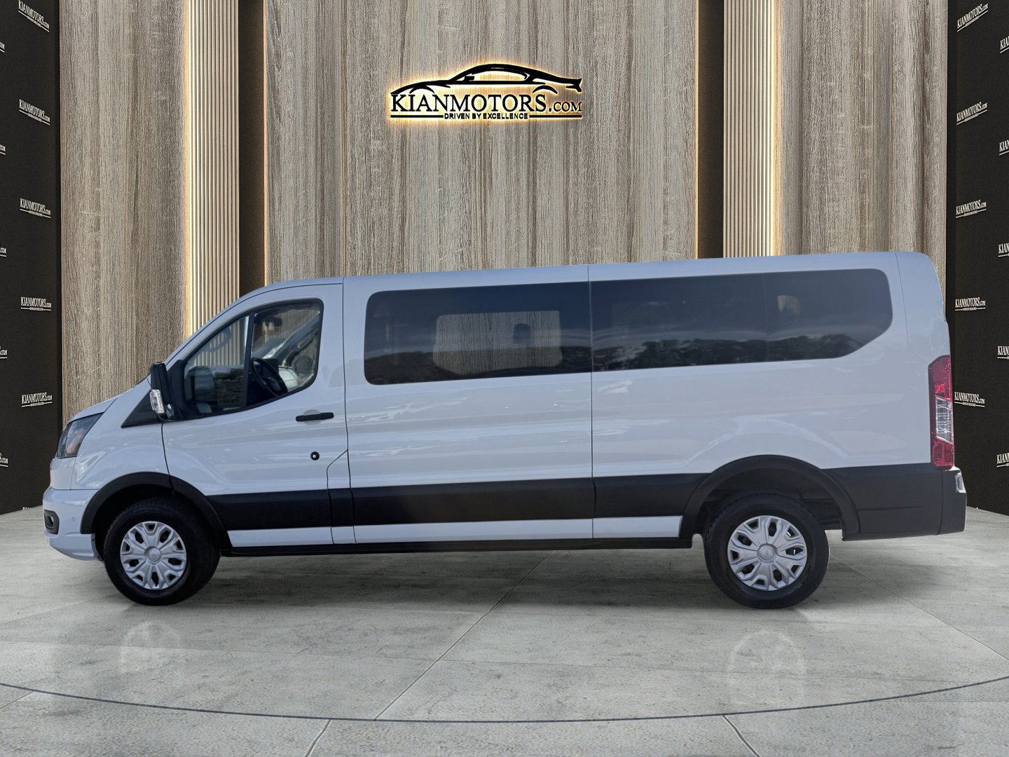 Used 2023 Ford Transit 350 XLT image 4
