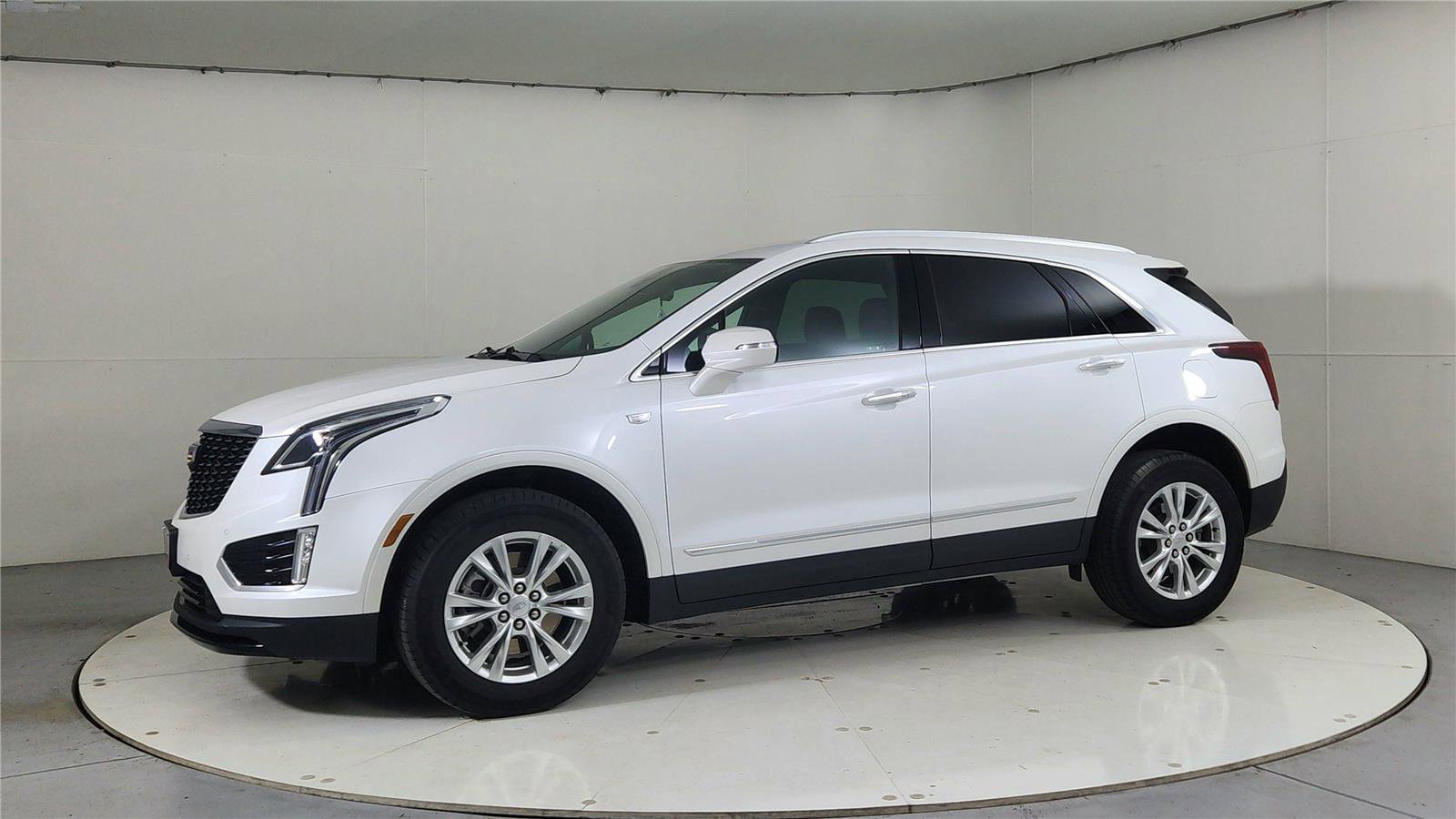 Used 2023 Cadillac XT5 Luxury image 3