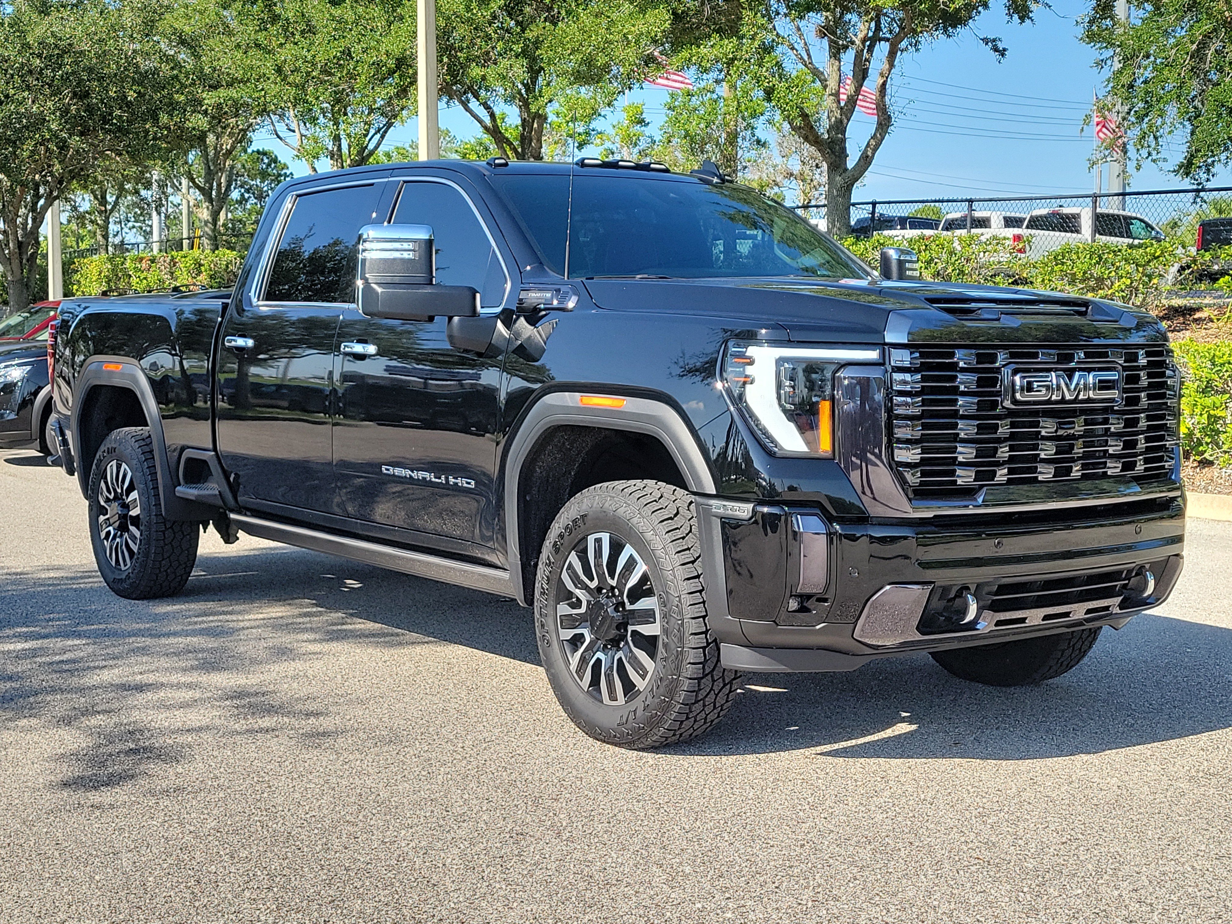 Used 2024 GMC Sierra 2500 Denali Ultimate w/ Max Trailering Package AWD/4WD image 3