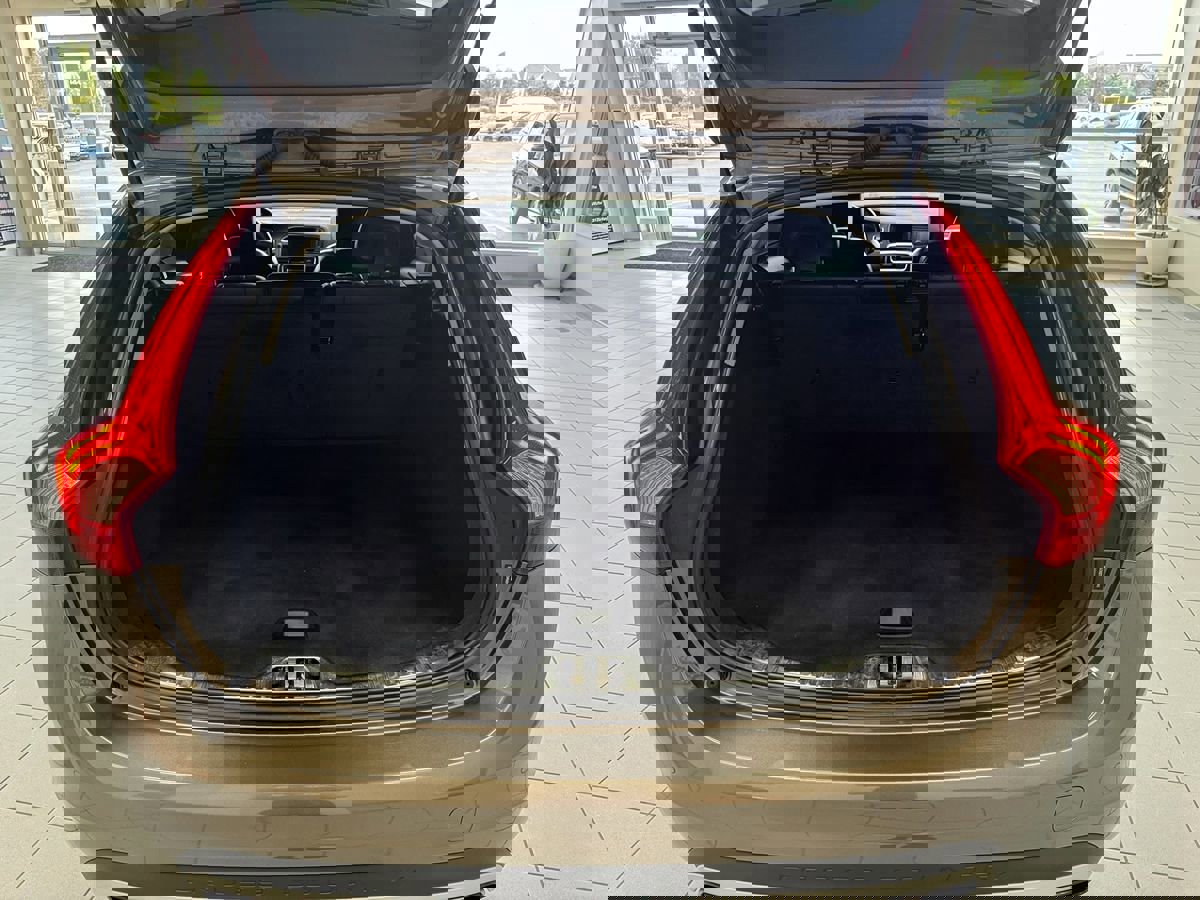 Used 2018 Volvo V60 T5 Cross Country w/ Convenience Package image 53