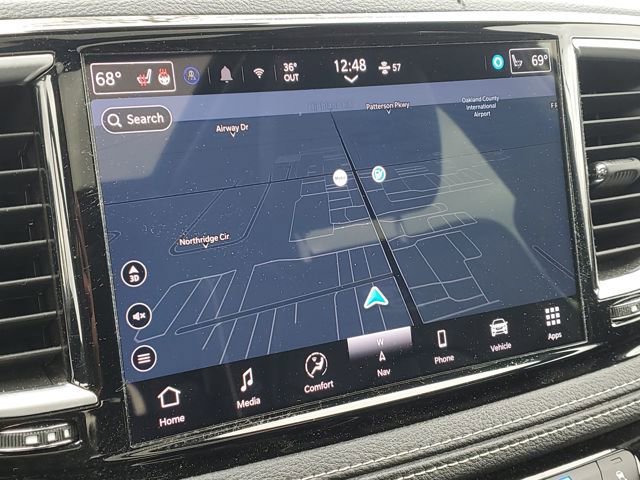 Used 2025 Chrysler Pacifica Limited image 19