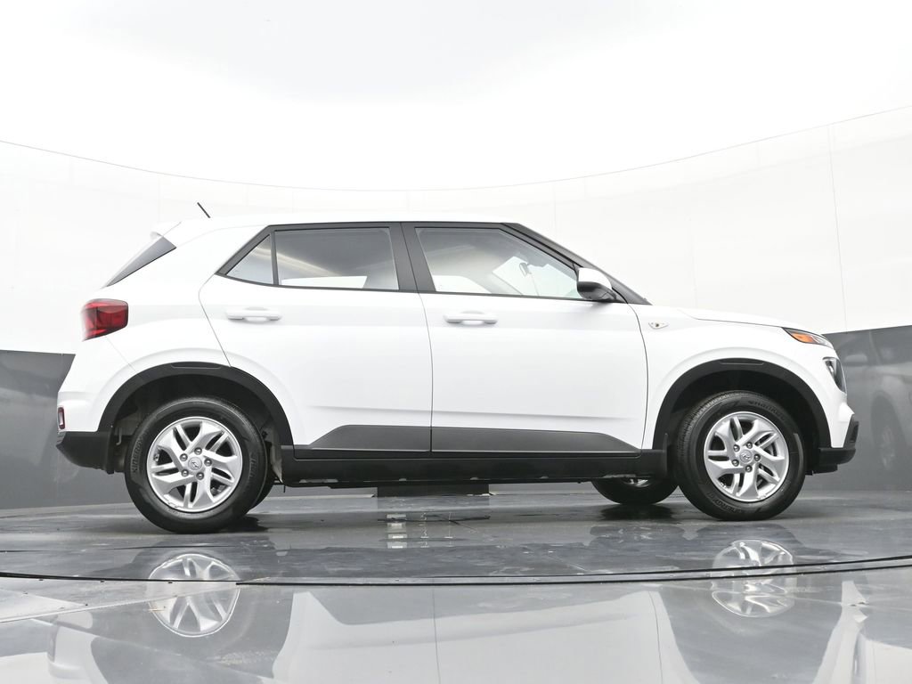 Certified 2025 Hyundai Venue SE image 33