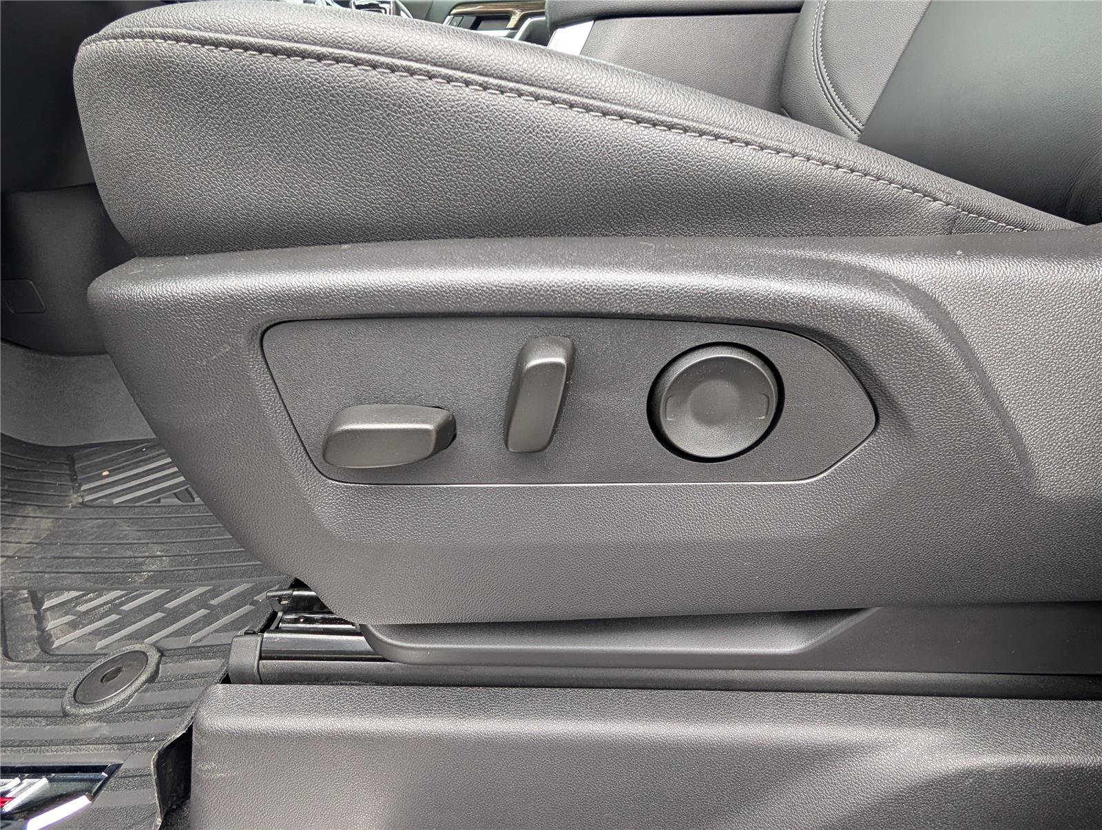 Used 2025 Chevrolet Silverado 1500 LT Trail Boss w/ Convenience Package II image 21