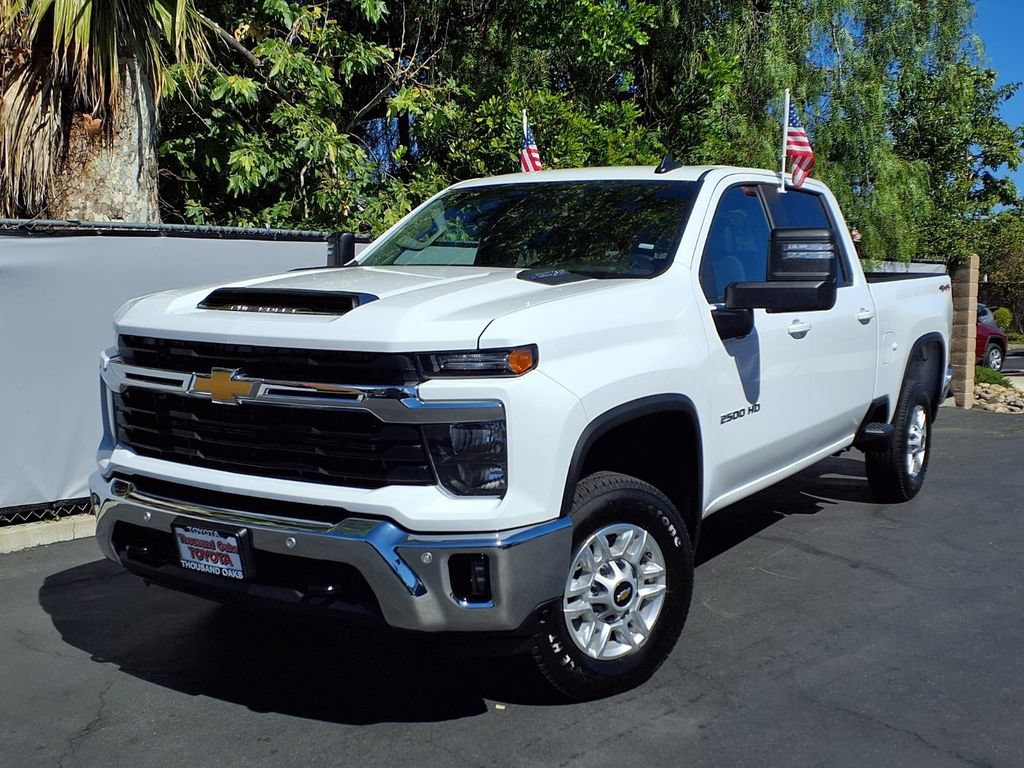 Used 2025 Chevrolet Silverado 2500 LT w/ Safety Package AWD/4WD image 25