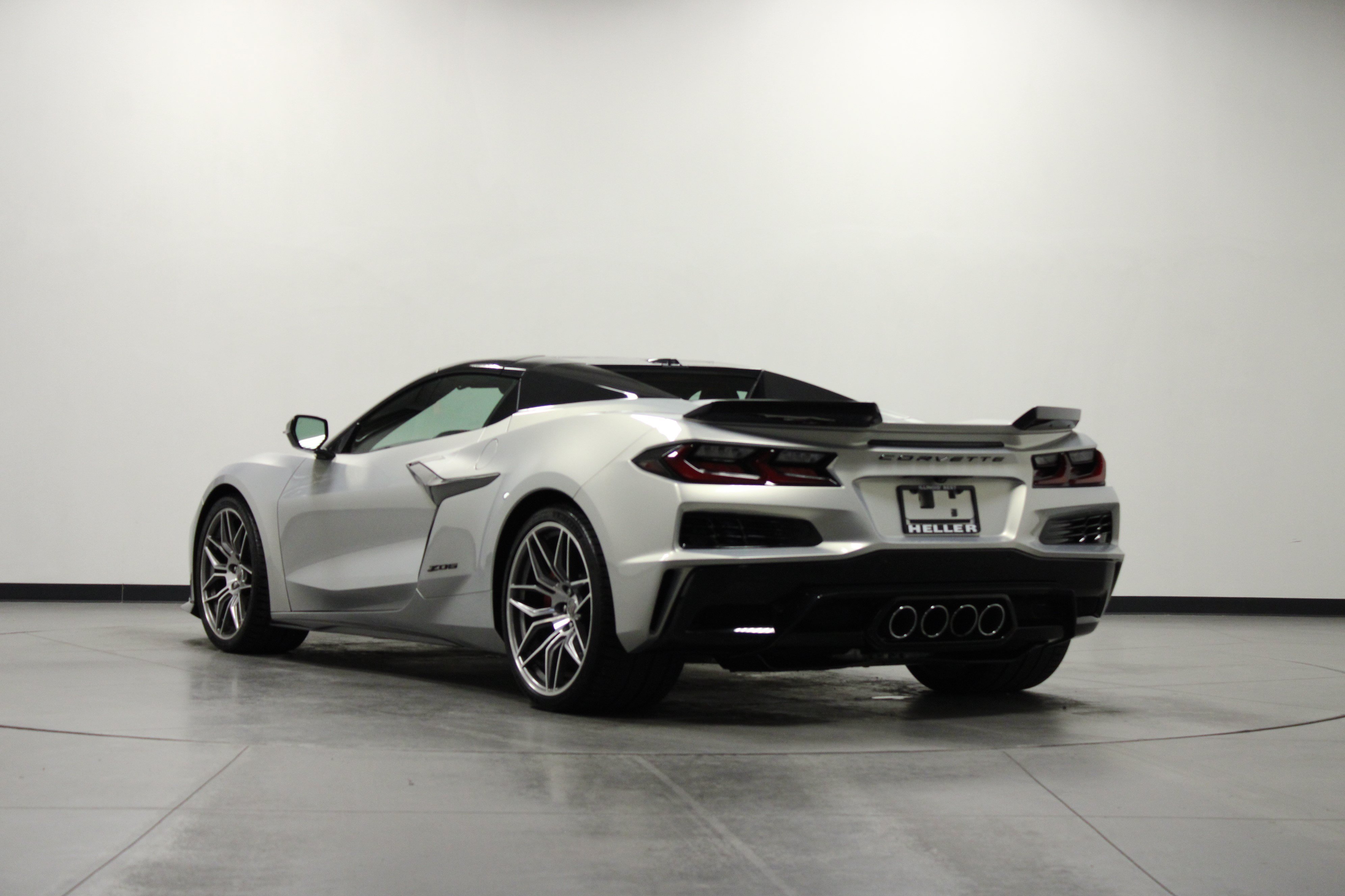 Used 2024 Chevrolet Corvette Z06 RWD image 6