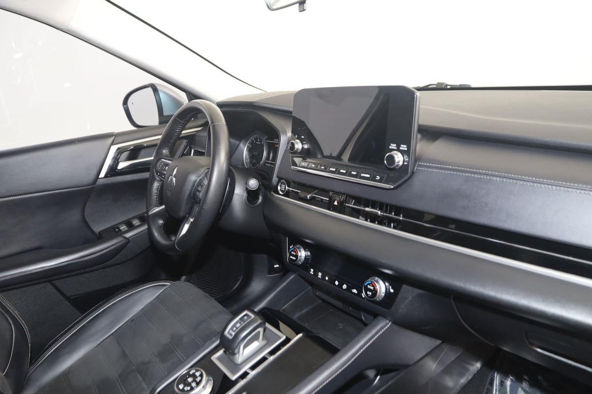 Used 2024 Mitsubishi Outlander SE AWD/4WD image 41