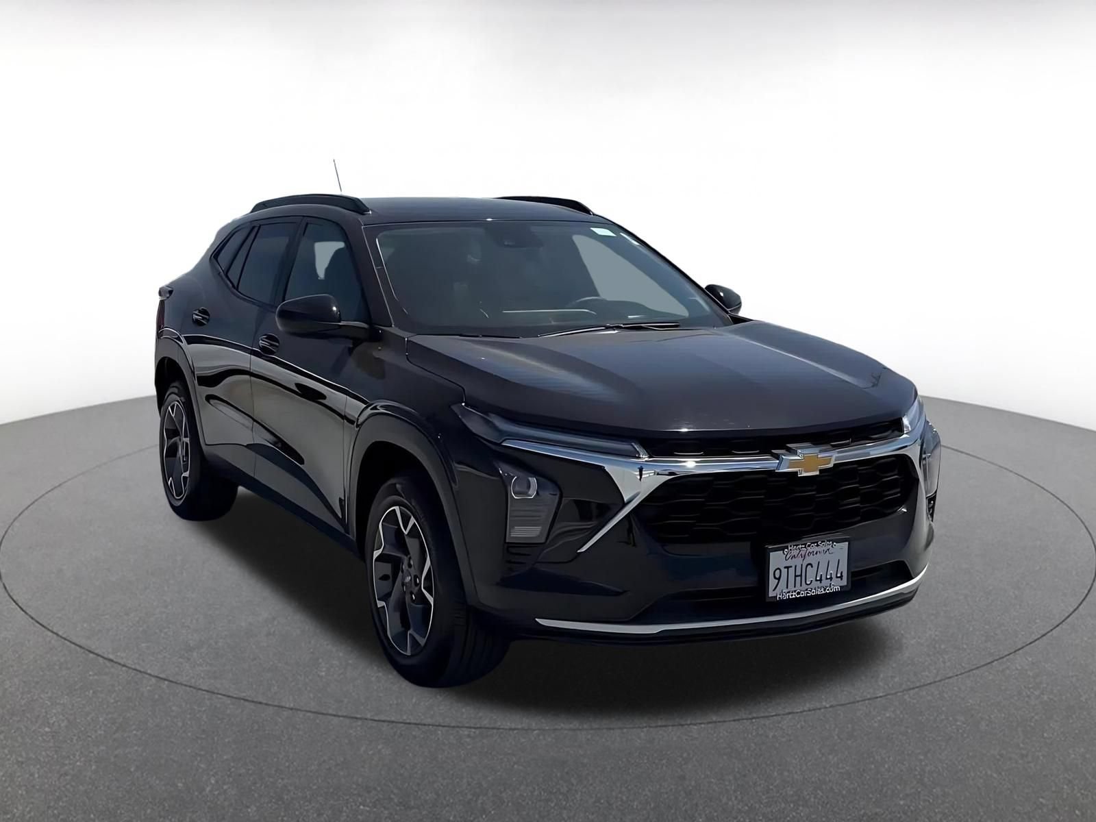 Used 2025 Chevrolet Trax LT FWD image 3