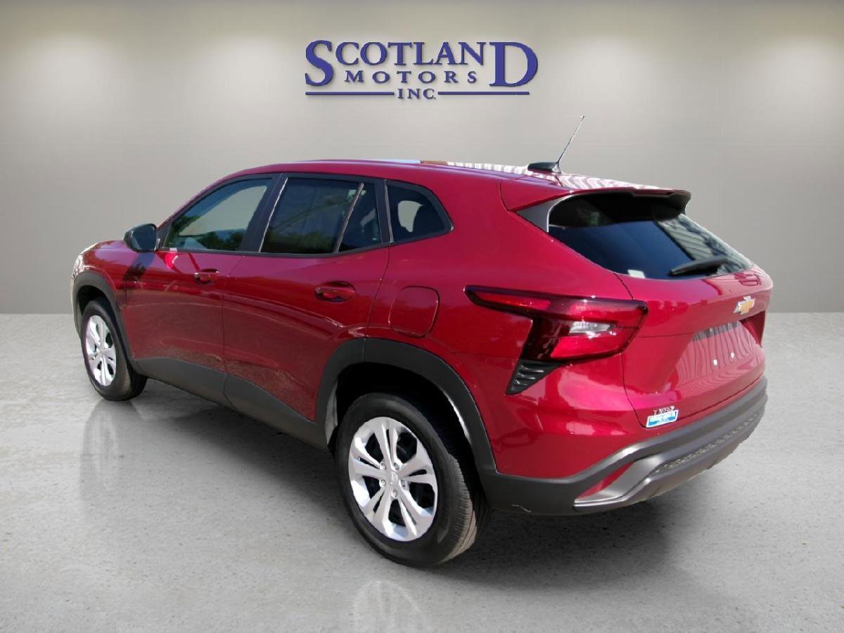 Used 2025 Chevrolet Trax LS image 8