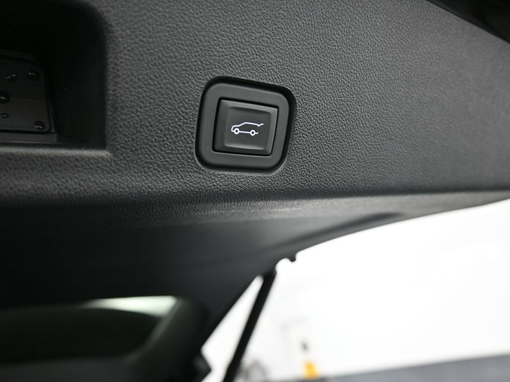 Used 2024 Chevrolet Traverse LS image 46