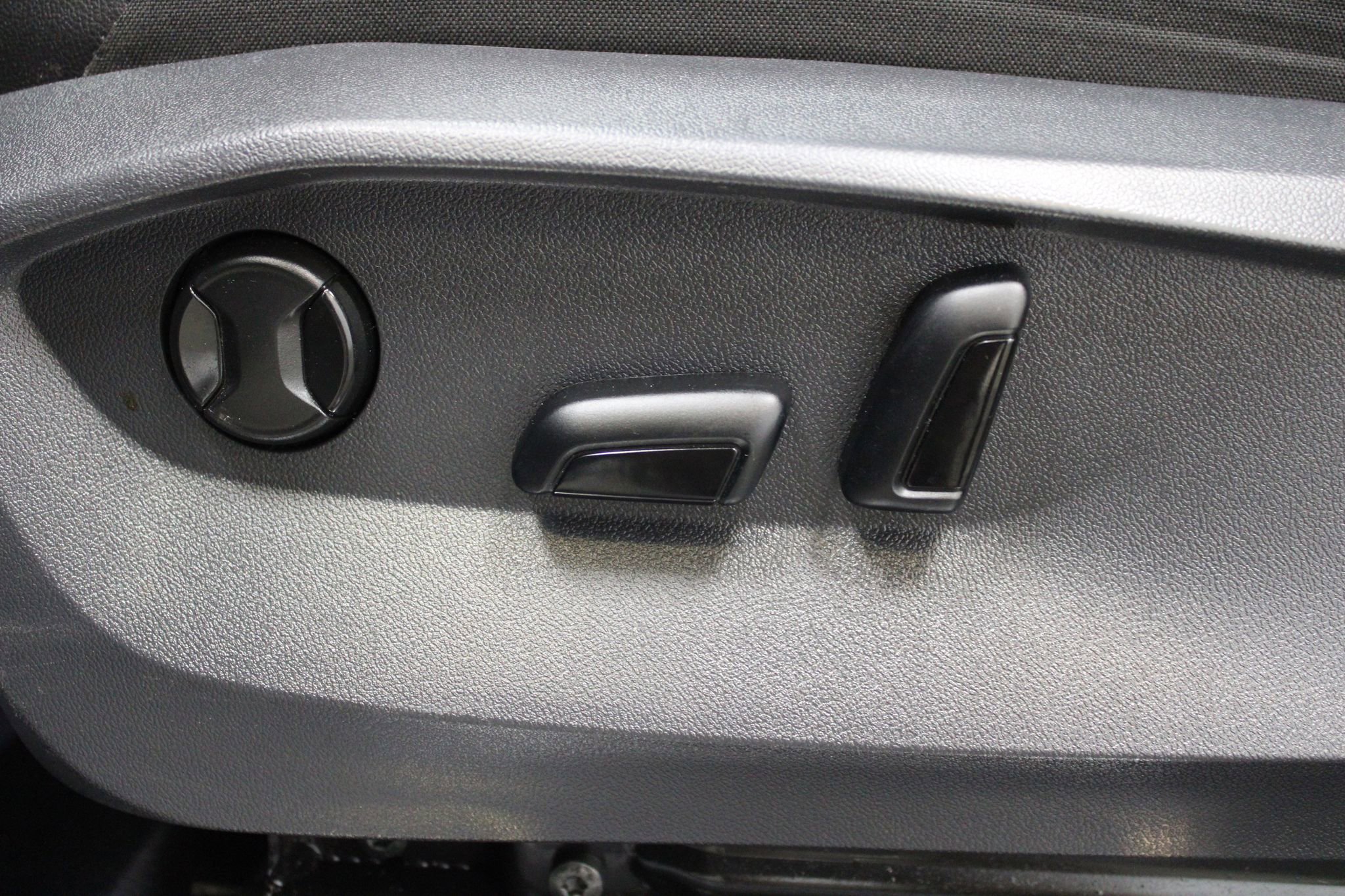 Used 2022 Volkswagen Tiguan SE R-Line image 40