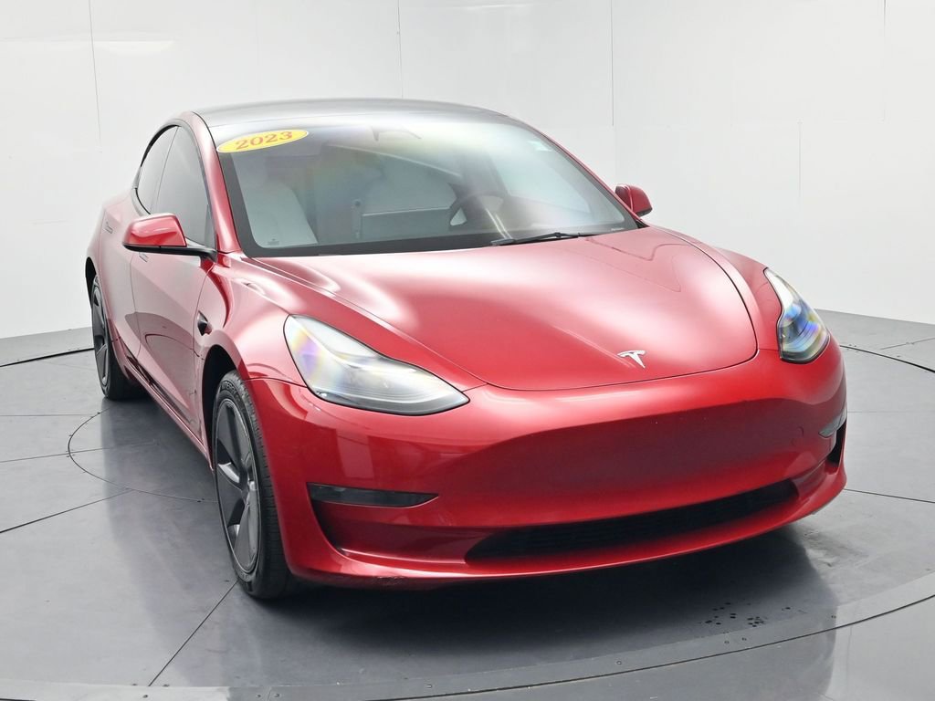 Used 2023 Tesla Model 3 Standard Range image 2