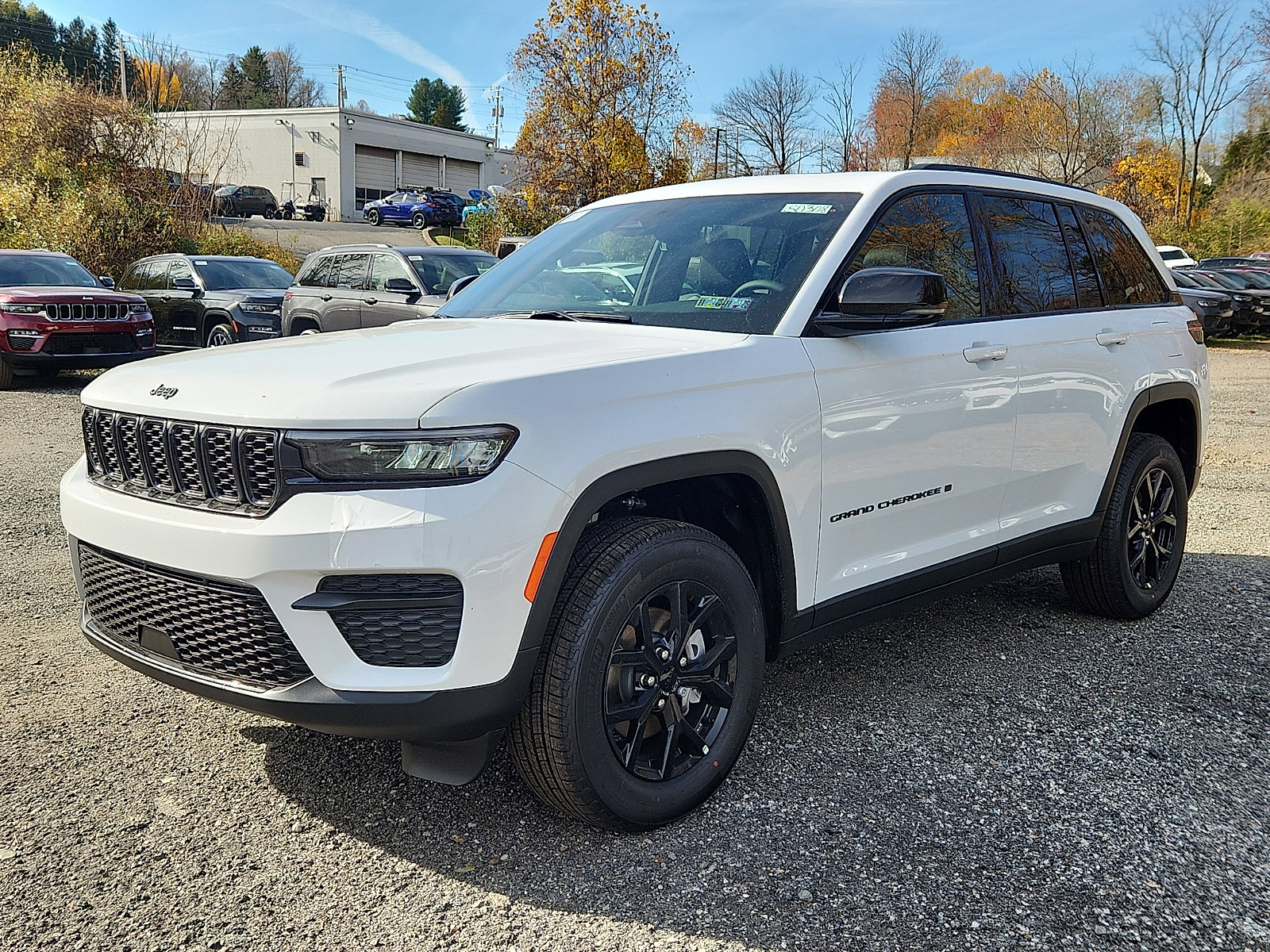 New 2025 Jeep Grand Cherokee Altitude image 2