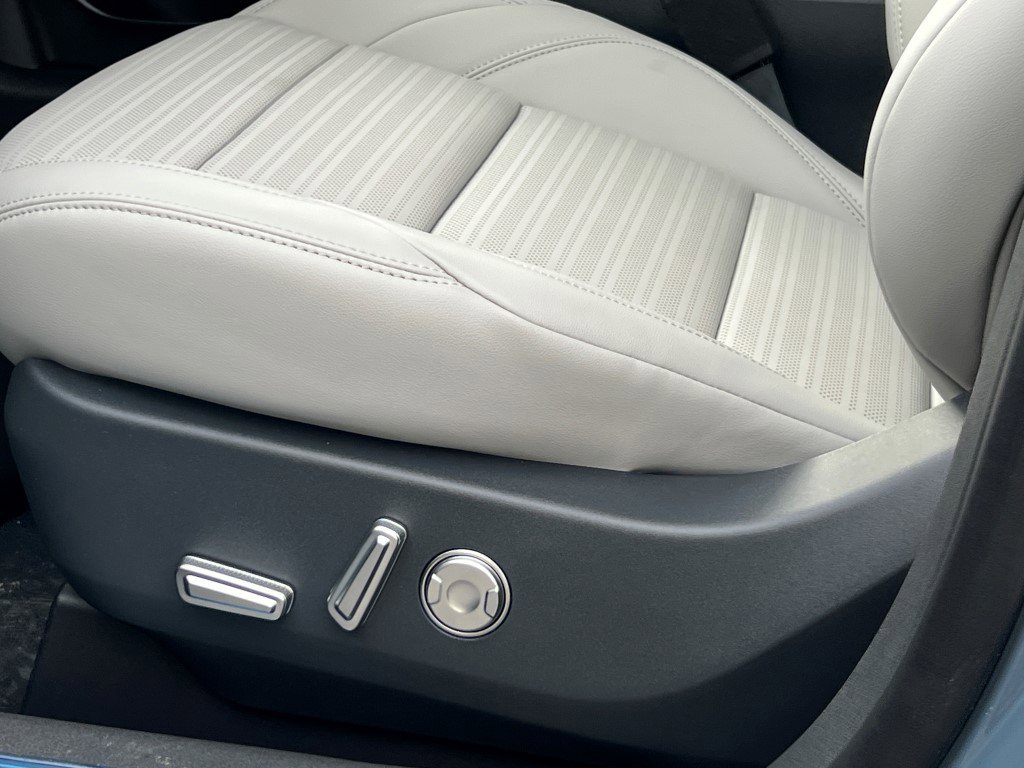 New 2026 Lincoln Nautilus Reserve w/ Jet Appearance Package image 16