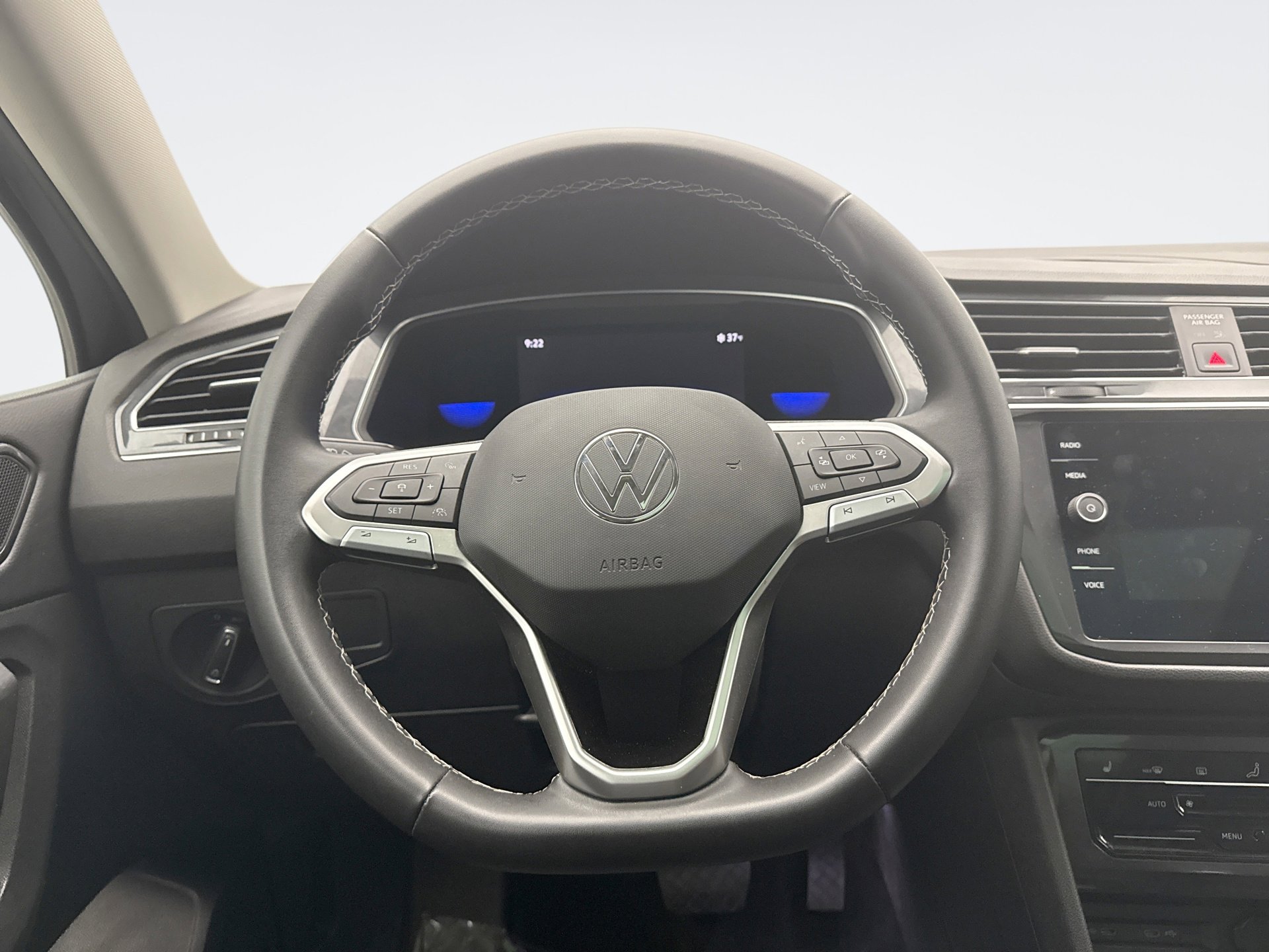 Used 2022 Volkswagen Tiguan SE image 12