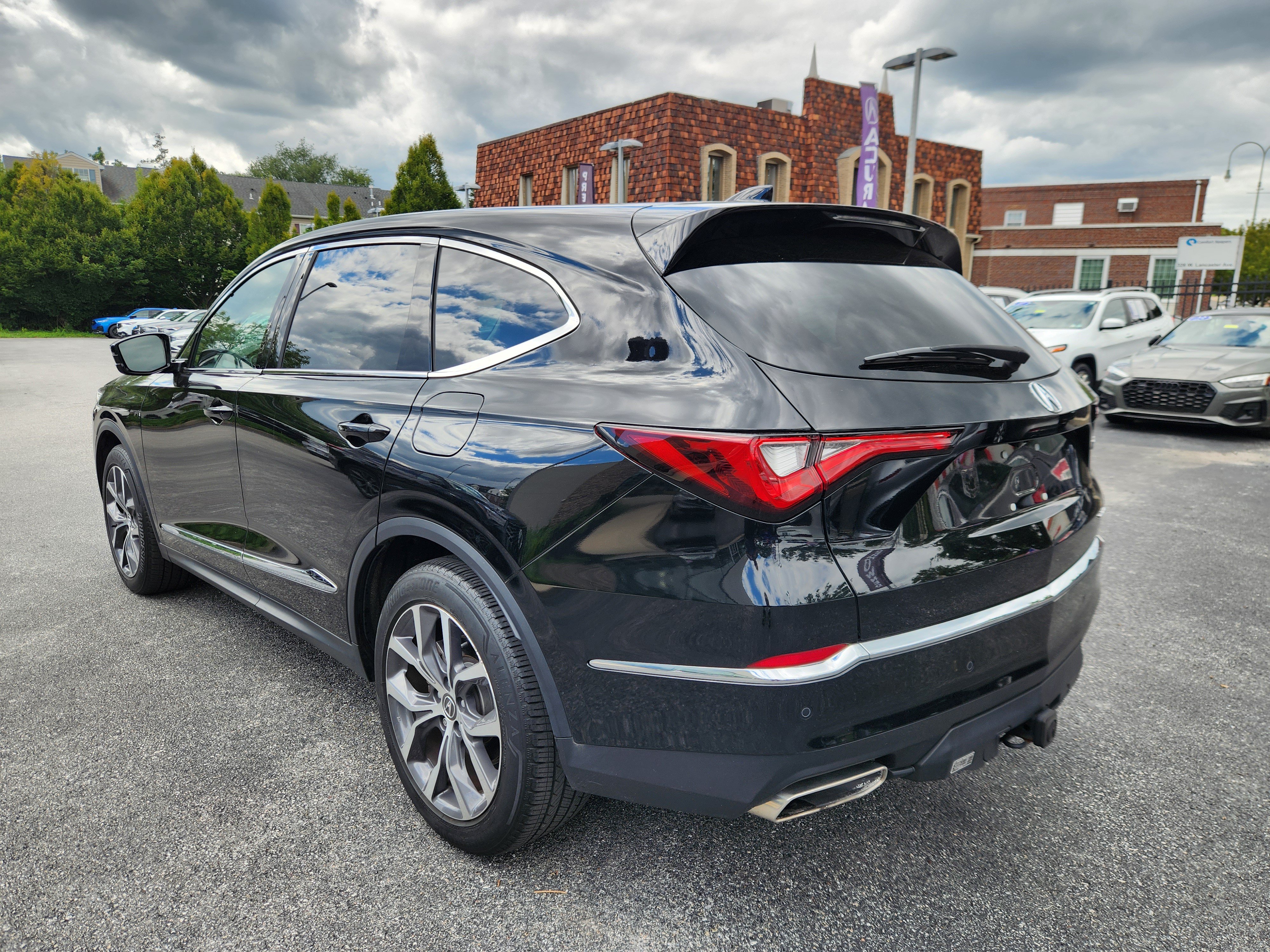 Used 2023 Acura MDX w/ Technology Package AWD/4WD image 3