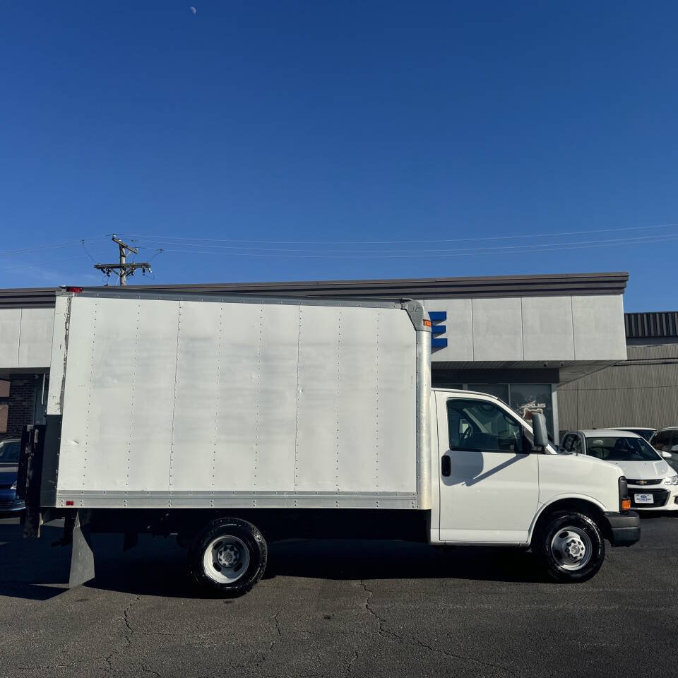 Used 2010 Chevrolet Express 3500 RWD image 36