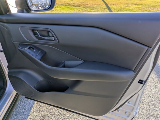 Used 2024 Nissan Rogue S image 30