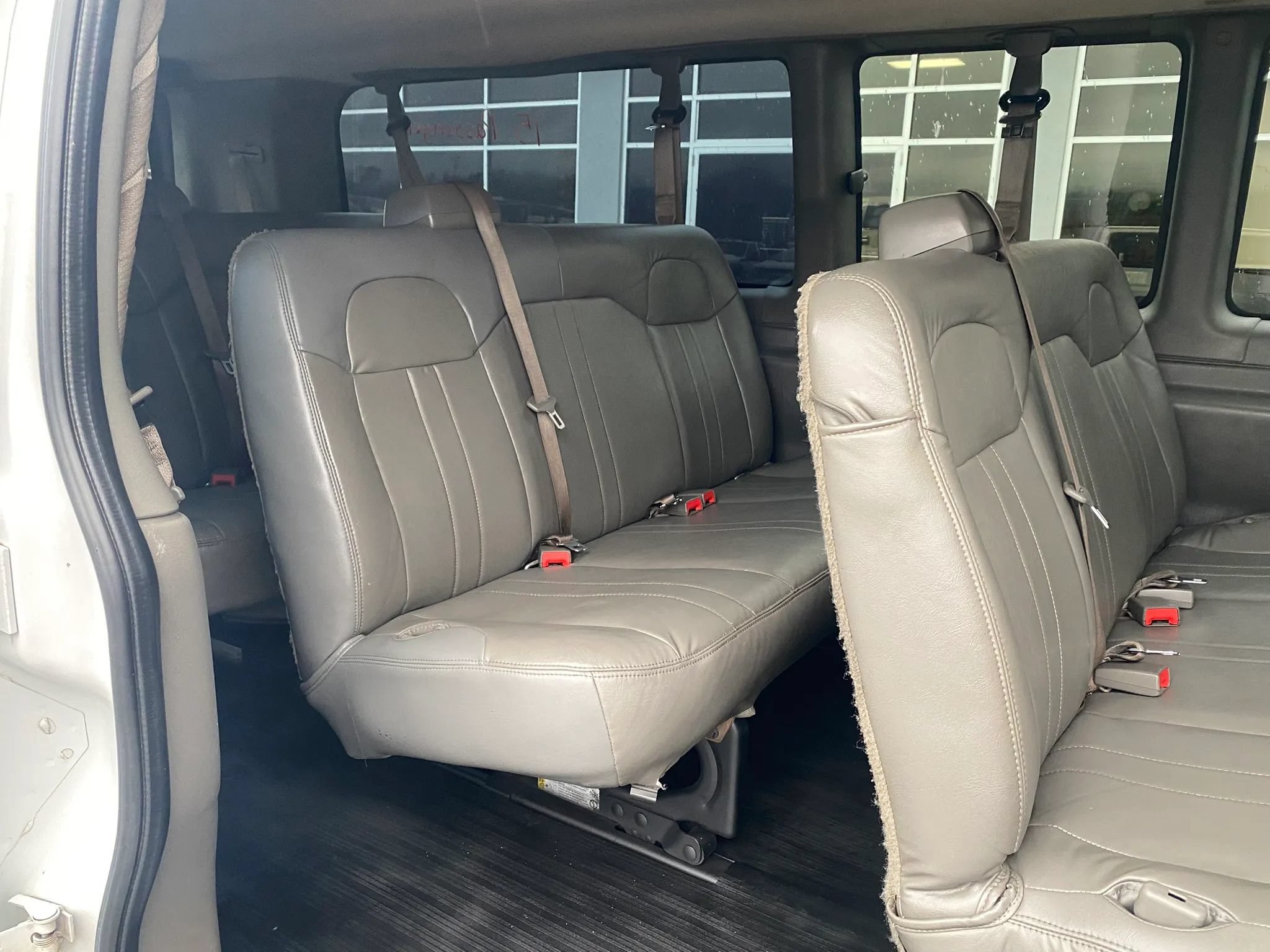 Used 2018 Chevrolet Express 3500 LS RWD image 25