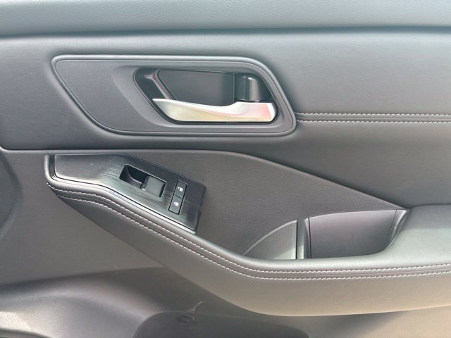 Used 2026 Nissan Rogue Dark Armor FWD image 14