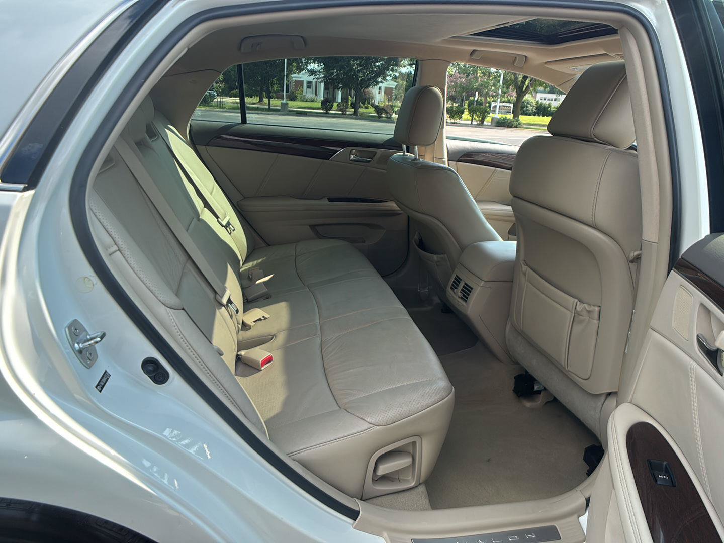 Used 2010 Toyota Avalon Limited FWD image 15