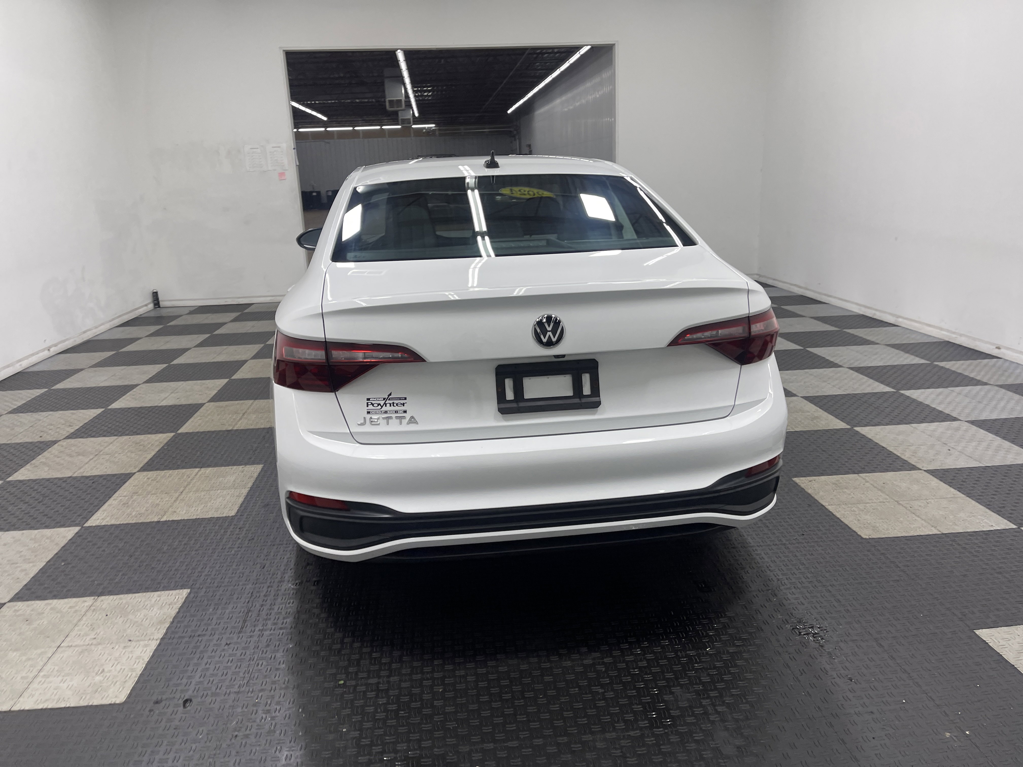 Used 2024 Volkswagen Jetta Sport image 3