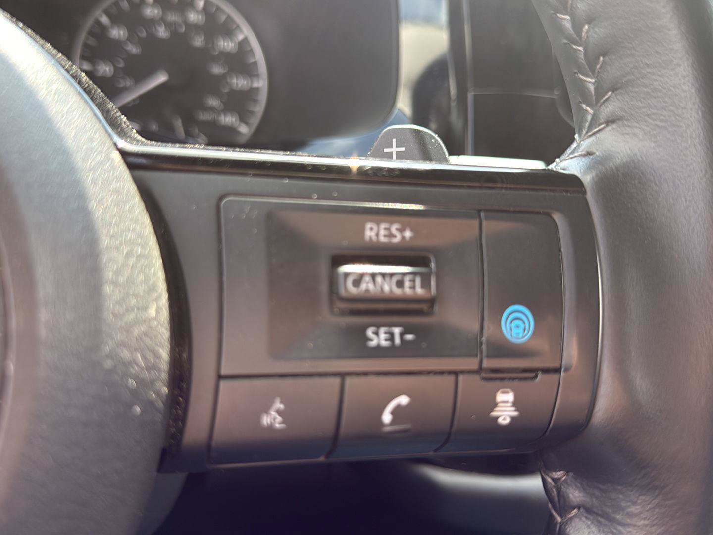 Used 2024 Nissan Pathfinder SL FWD image 13